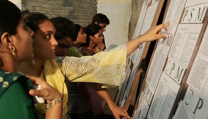 मेरीट लिस्टमध्ये नाव येऊनही पुण्यातील डेंटल विद्यार्थ्यांची अडवणूक मेरीट लिस्टमध्ये नाव येऊनही पुण्यातील डेंटल विद्यार्थ्यांची अडवणूक