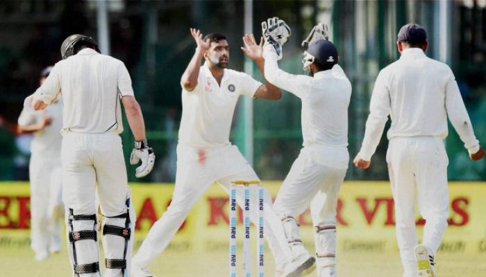 पहिली टेस्ट जिंकण्यासाठी भारताला हव्या 6 विकेट्स पहिली टेस्ट जिंकण्यासाठी भारताला हव्या 6 विकेट्स