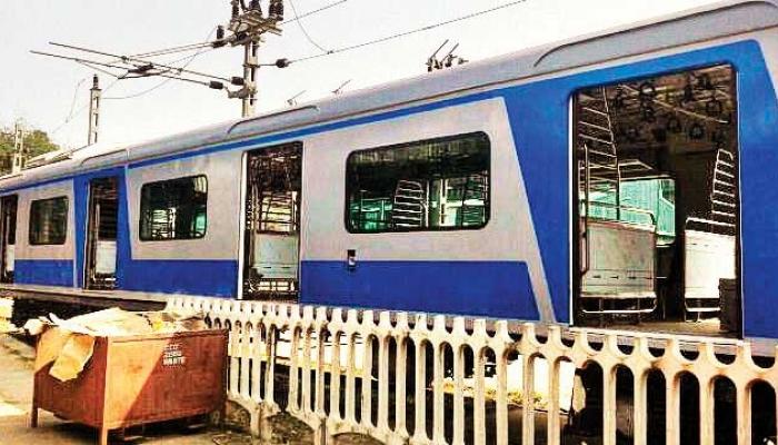 मुंबई एसी लोकलचा प्रवास स्वप्नच! नवीन गाड्यांचे एसी नादुरुस्त मुंबई एसी लोकलचा प्रवास स्वप्नच! नवीन गाड्यांचे एसी नादुरुस्त