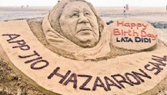 रत्नागिरीच्या किनाऱ्यावर वाळूशिल्प, लता दिदींना अनोखी भेट रत्नागिरीच्या किनाऱ्यावर वाळूशिल्प, लता दिदींना अनोखी भेट
