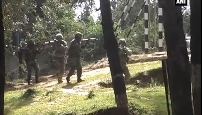 दहशतवाद्यांशी लढण्यासाठी कसं दिलं जातं जवानांना ट्रेनिंग दहशतवाद्यांशी लढण्यासाठी कसं दिलं जातं जवानांना ट्रेनिंग