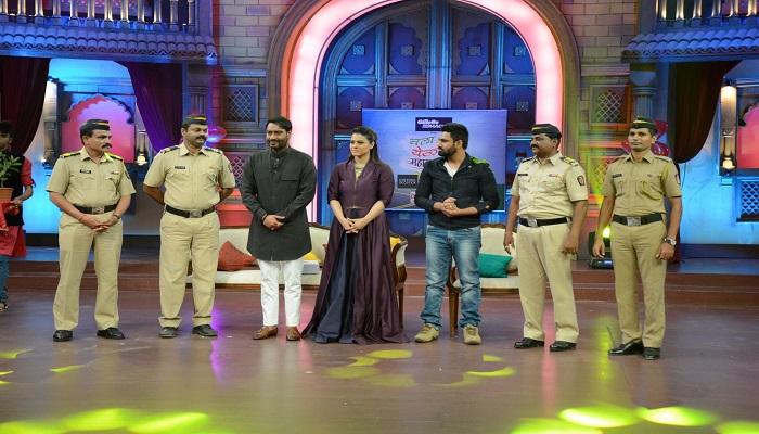 ‘चला हवा येऊ द्या’च्या मंचावर काजोल आणि अजय देवगण ‘चला हवा येऊ द्या’च्या मंचावर काजोल आणि अजय देवगण