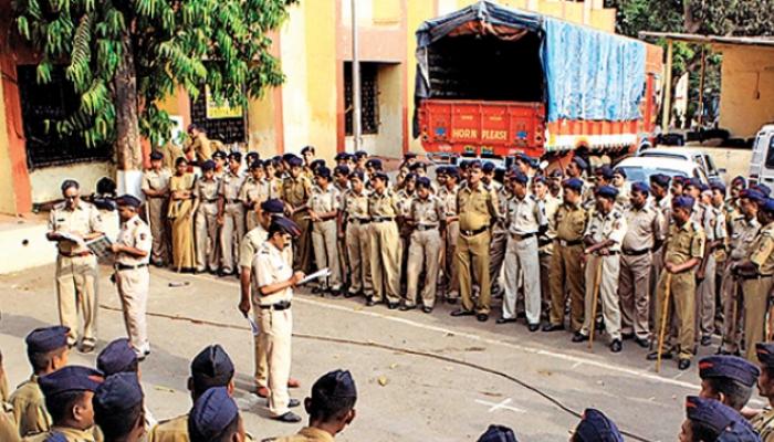 पोलीस कर्मचाऱ्यांना दिवाळी गिफ्ट, निवृत्त पोलिसांना घर देण्याचे प्रयत्न पोलीस कर्मचाऱ्यांना दिवाळी गिफ्ट, निवृत्त पोलिसांना घर देण्याचे प्रयत्न