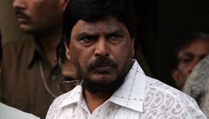 हातभट्ट्या बंद करु नका, त्यांना अधिकृत परवाना द्या : रामदास आठवले हातभट्ट्या बंद करु नका, त्यांना अधिकृत परवाना द्या : रामदास आठवले