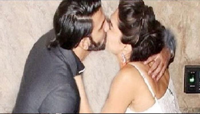 एका कार शोरुमजवळ किस करतांना दिसले रणवीर-दीपिका एका कार शोरुमजवळ किस करतांना दिसले रणवीर-दीपिका
