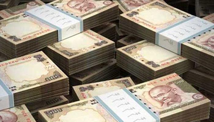 अडीच लाखांपेक्षा जास्त रक्कम भरणाऱ्यांना आयकर खात्याच्या नोटीस अडीच लाखांपेक्षा जास्त रक्कम भरणाऱ्यांना आयकर खात्याच्या नोटीस