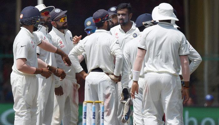 तिसऱ्या कसोटीत इंग्लंडची पडझड, भारतीय बॉलर्ससमोर टॉप ऑर्डर फ्लॉप तिसऱ्या कसोटीत इंग्लंडची पडझड, भारतीय बॉलर्ससमोर टॉप ऑर्डर फ्लॉप