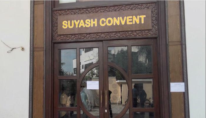 शिक्षकानं विद्यार्थीनींना लोखंडी सळीनं मारलं, नागपुरातला धक्कादायक प्रकार शिक्षकानं विद्यार्थीनींना लोखंडी सळीनं मारलं, नागपुरातला धक्कादायक प्रकार