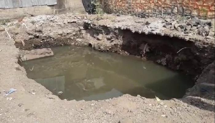 सहा वर्षांच्या मुलाचा खड्यात पडून मृत्यू सहा वर्षांच्या मुलाचा खड्यात पडून मृत्यू