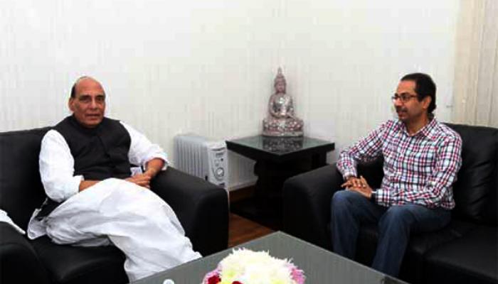 नोटबंदीनंतर उद्धव ठाकरे यांच्या दिल्लीत भाजप नेते, मंत्र्यांशी गाठीभेटी नोटबंदीनंतर उद्धव ठाकरे यांच्या दिल्लीत भाजप नेते, मंत्र्यांशी गाठीभेटी