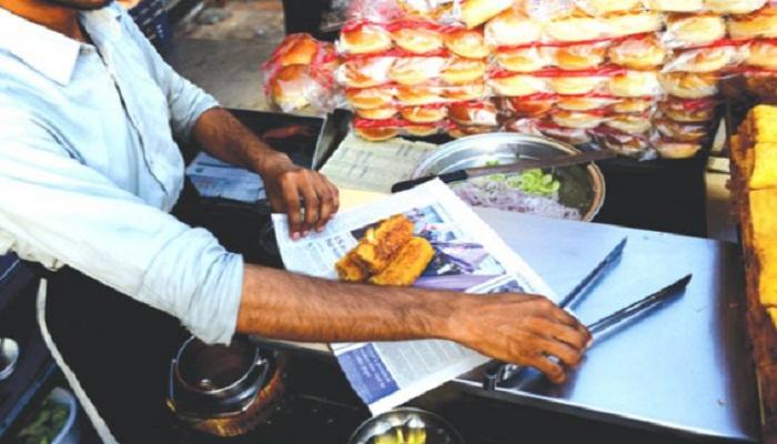 वर्तमानपत्रात बांधलेले पदार्थ खाणे शरीरासाठी हानिकारक वर्तमानपत्रात बांधलेले पदार्थ खाणे शरीरासाठी हानिकारक