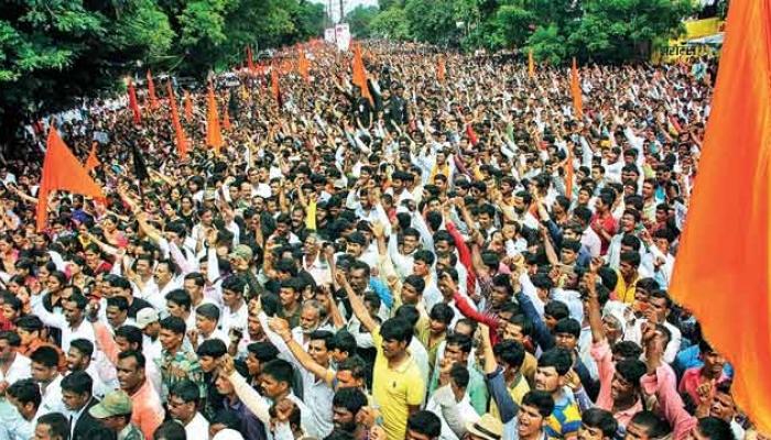 हिवाळी अधिवेशनाच्या पार्श्वभूमीवर नागपुरात मराठा मूकमोर्चाचं वादळ हिवाळी अधिवेशनाच्या पार्श्वभूमीवर नागपुरात मराठा मूकमोर्चाचं वादळ