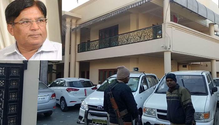 भाजप नेत्याच्या घरी इन्कम टॅक्सच्या धाडी भाजप नेत्याच्या घरी इन्कम टॅक्सच्या धाडी