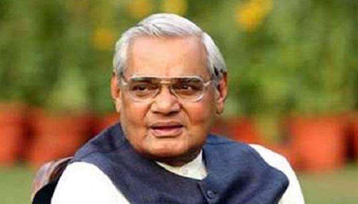 वाजपेयींचा वाढदिवस, मोदींनी घेतली घरी जाऊन भेट वाजपेयींचा वाढदिवस, मोदींनी घेतली घरी जाऊन भेट