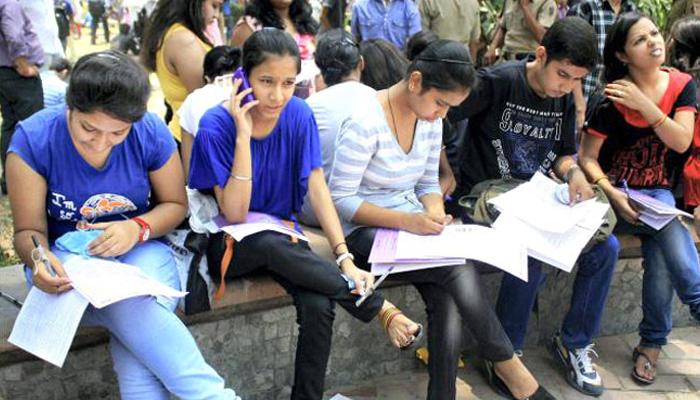 सीएनजी स्कूटर वापरणाऱ्या विद्यार्थ्यांना जास्त मार्क मिळणार? सीएनजी स्कूटर वापरणाऱ्या विद्यार्थ्यांना जास्त मार्क मिळणार?