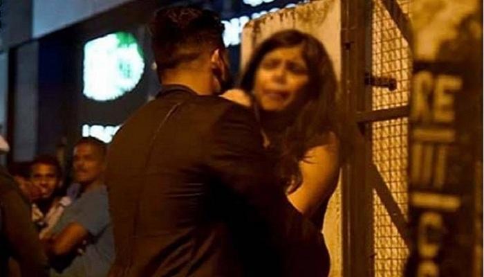 31 डिसेंबरच्या रात्री तरुणींसोबत घडलेली ती धक्कादायक घटना 31 डिसेंबरच्या रात्री तरुणींसोबत घडलेली ती धक्कादायक घटना