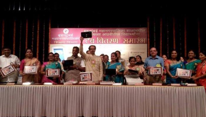 मुंबई पालिकेत तब्बल ५० कोटींचा टॅब घोटाळा, उच्च न्यायालयाने फटकारले मुंबई पालिकेत तब्बल ५० कोटींचा टॅब घोटाळा, उच्च न्यायालयाने फटकारले