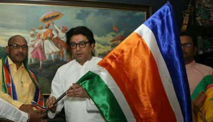 VIDEO : राज ठाकरेंचा 'फेसबुक'वरून जनतेशी लाईव्ह संवाद VIDEO : राज ठाकरेंचा 'फेसबुक'वरून जनतेशी लाईव्ह संवाद