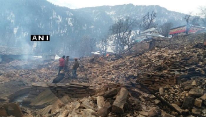 शिमल्यातील तन्नू गावातील आगीत 56 घरे जळून खाक शिमल्यातील तन्नू गावातील आगीत 56 घरे जळून खाक