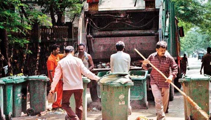 मुंबई पालिकेत कचरा भ्रष्टाचार, पोकळ चौकशीचे आश्वासन मुंबई पालिकेत कचरा भ्रष्टाचार, पोकळ चौकशीचे आश्वासन