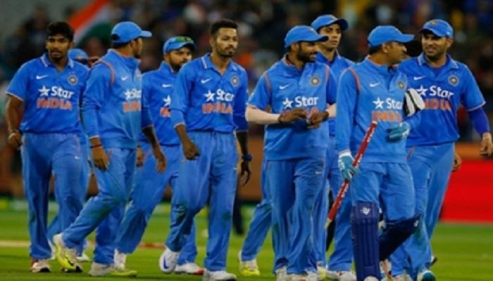 पहिल्या टी-२०मध्ये भारतीय क्रिकेटपटूंसोबत असणार त्यांची आई पहिल्या टी-२०मध्ये भारतीय क्रिकेटपटूंसोबत असणार त्यांची आई