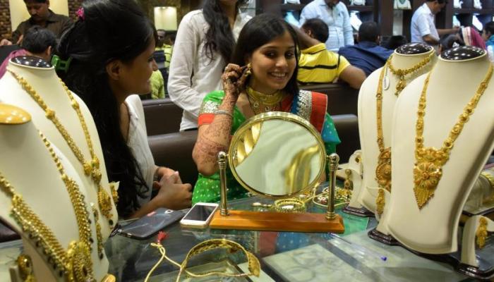 सोन्याच्या किंमतीत पुन्हा घसरण... सोन्याच्या किंमतीत पुन्हा घसरण...