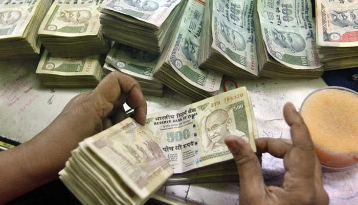 बँकेत दोन लाखांपेक्षा जास्त पैसे टाकले तर होणार चौकशी बँकेत दोन लाखांपेक्षा जास्त पैसे टाकले तर होणार चौकशी