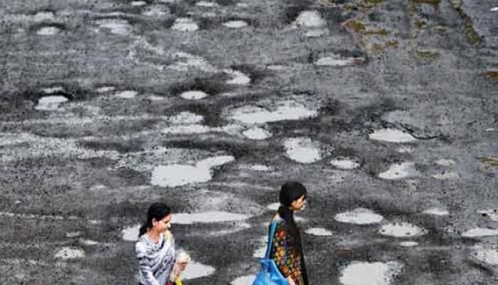 मुंबई पालिकेच्या खड्ड्यानं घेतला दोघांचा जीव मुंबई पालिकेच्या खड्ड्यानं घेतला दोघांचा जीव