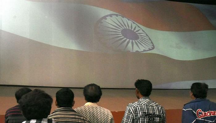 'कथानकाच्या ओघात राष्ट्रगीतासाठी उभं राहण्याची आवश्यकता नाही' 'कथानकाच्या ओघात राष्ट्रगीतासाठी उभं राहण्याची आवश्यकता नाही'