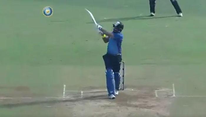 सैय्यद मुश्ताक अली टी20मध्ये युवराजचा धुमाकूळ सैय्यद मुश्ताक अली टी20मध्ये युवराजचा धुमाकूळ