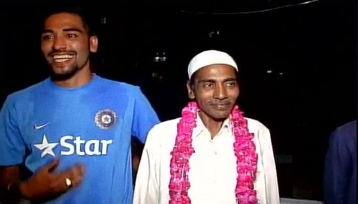 आयपीएलमुळे रिक्षा चालकाचा मुलगा कोट्याधीश, मोहम्मद सिराजची यशोगाथा आयपीएलमुळे रिक्षा चालकाचा मुलगा कोट्याधीश, मोहम्मद सिराजची यशोगाथा