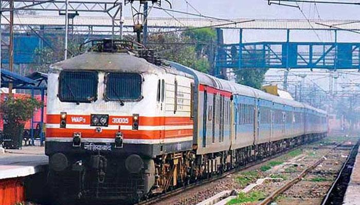 आयआरसीटीसीनं जाहीर केले रेल्वेतल्या खानपानाचे दर आयआरसीटीसीनं जाहीर केले रेल्वेतल्या खानपानाचे दर