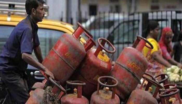 घरगुती गॅस सिलिंडर पुन्हा महागला घरगुती गॅस सिलिंडर पुन्हा महागला