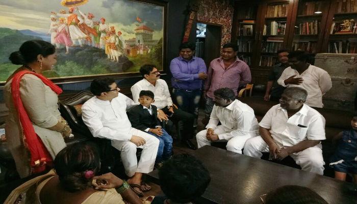 ऑस्कर फेम सनी पवार राज ठाकरेंच्या भेटीला ऑस्कर फेम सनी पवार राज ठाकरेंच्या भेटीला