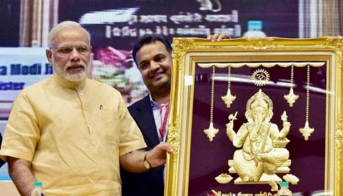 मोदींच्या यशानंतर सोने-चांदीचे भाव घसरले मोदींच्या यशानंतर सोने-चांदीचे भाव घसरले