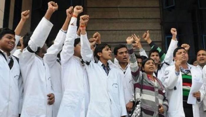 रुग्णालयांत 24X7 सुरक्षा रक्षक तैनात रुग्णालयांत 24X7 सुरक्षा रक्षक तैनात
