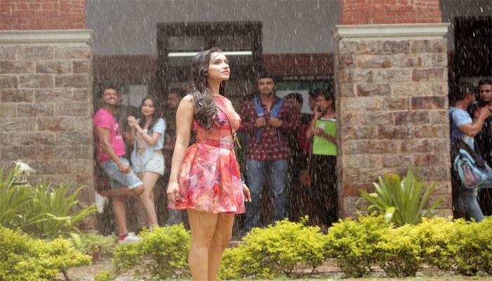 हाफ गर्लफ्रेंडचे पहिले गाणे पाहून तुम्ही पावसाच्या प्रेमात पडाल... हाफ गर्लफ्रेंडचे पहिले गाणे पाहून तुम्ही पावसाच्या प्रेमात पडाल...