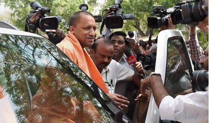 उत्तर प्रदेशात लाल आणि निळा दिवा पूर्णपणे संपुष्टात उत्तर प्रदेशात लाल आणि निळा दिवा पूर्णपणे संपुष्टात