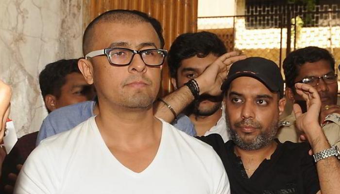 सोनू निगमने शेअर केला अजानचा व्हिडिओ सोनू निगमने शेअर केला अजानचा व्हिडिओ