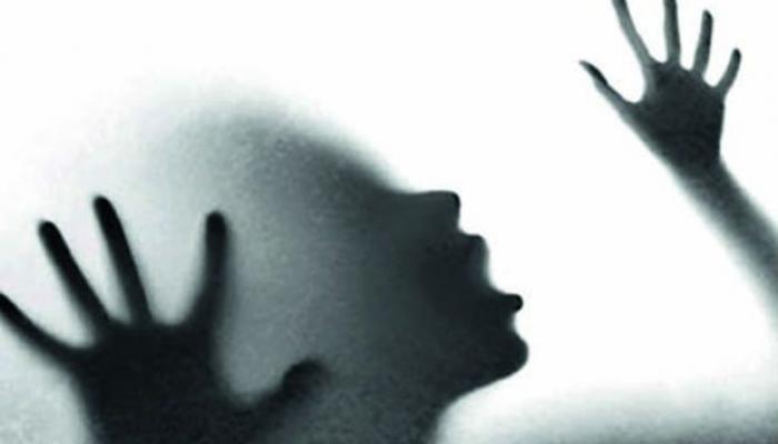 १ अल्पवयीन बालिकेवर बलात्कार, दुसरीची हत्या १ अल्पवयीन बालिकेवर बलात्कार, दुसरीची हत्या