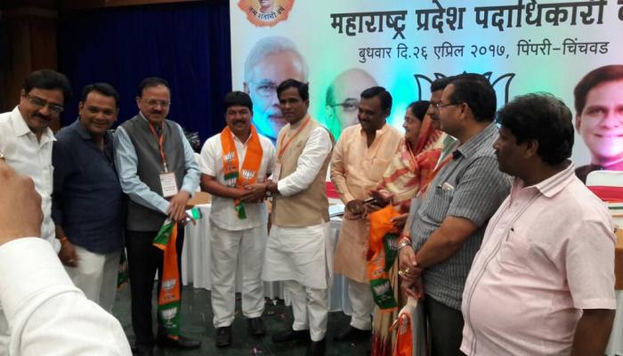 गुंडाचा भाजपात प्रवेश, आमदार गोटेंचा विरोध डावलून अनेकांना पक्ष प्रवेश गुंडाचा भाजपात प्रवेश, आमदार गोटेंचा विरोध डावलून अनेकांना पक्ष प्रवेश