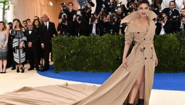प्रियंका चोप्राचा रेड कार्पेटवर पुन्हा जलवा प्रियंका चोप्राचा रेड कार्पेटवर पुन्हा जलवा