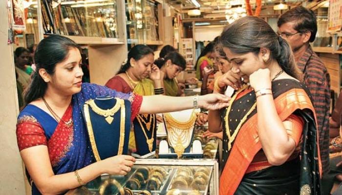 जुलै महिन्यात सोन्याचे भाव होणार कमी जुलै महिन्यात सोन्याचे भाव होणार कमी