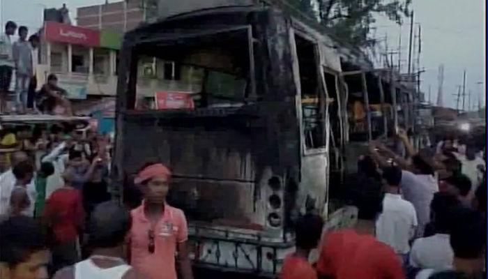 बिहारमध्ये धावती बस पेटली, आठ जणांचा होरपळून मृत्यू बिहारमध्ये धावती बस पेटली, आठ जणांचा होरपळून मृत्यू