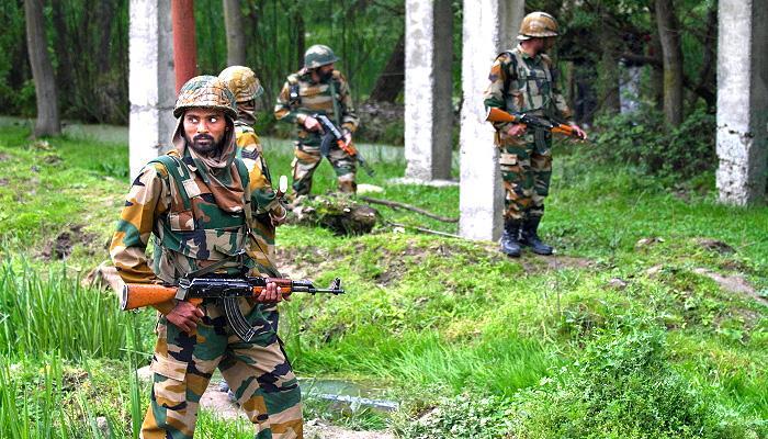 घुसखोरी करणाऱ्या ४ दहशतवाद्यांना केलं ठार घुसखोरी करणाऱ्या ४ दहशतवाद्यांना केलं ठार