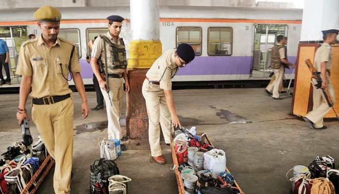 मुंबई आणि दिल्लीमध्ये दहशतवादी हल्ल्याची शक्यता मुंबई आणि दिल्लीमध्ये दहशतवादी हल्ल्याची शक्यता
