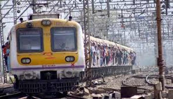 रेल्वेच्या तिन्ही मार्गांवर आज मेगा ब्लॉक रेल्वेच्या तिन्ही मार्गांवर आज मेगा ब्लॉक