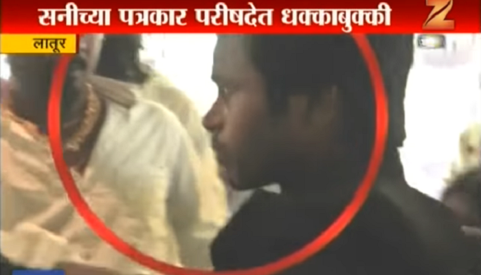 सनीच्या कार्यक्रमात पत्रकारांना धक्काबुक्की सनीच्या कार्यक्रमात पत्रकारांना धक्काबुक्की