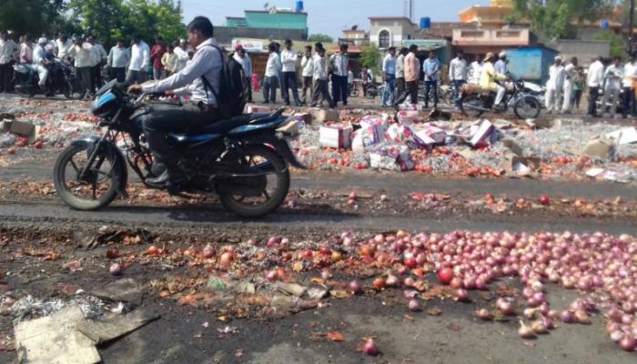 शेतकऱ्यांनो संयम बाळगा : दीपक केसरकर शेतकऱ्यांनो संयम बाळगा : दीपक केसरकर