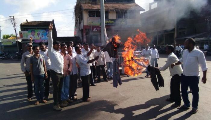 शेतकरी आंदोलन पेटणार, पोलिसांचा लाठीचार्ज तर साताऱ्यात दगडफेक शेतकरी आंदोलन पेटणार, पोलिसांचा लाठीचार्ज तर साताऱ्यात दगडफेक